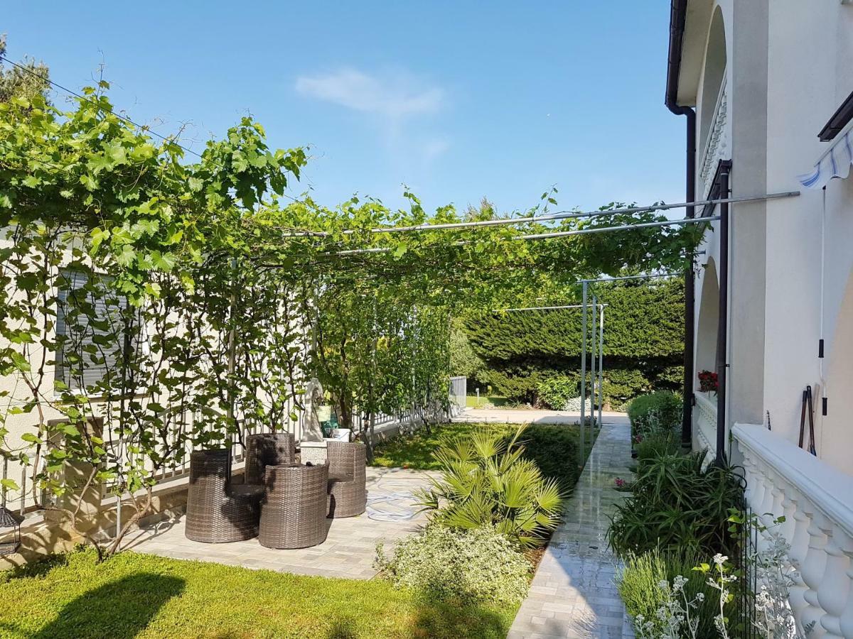 Apartments Vila Leona ピロヴァッツ エクステリア 写真